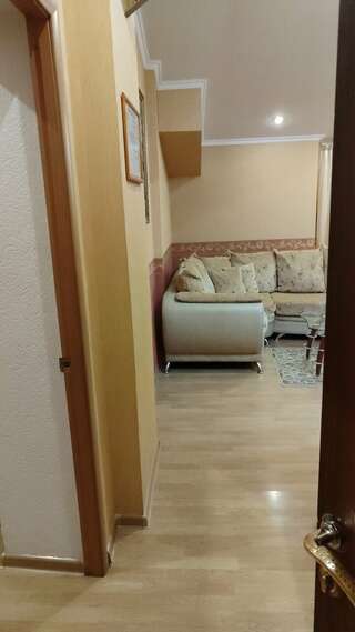 Гостиница Театральная Ессентуки Семейный люкс-2