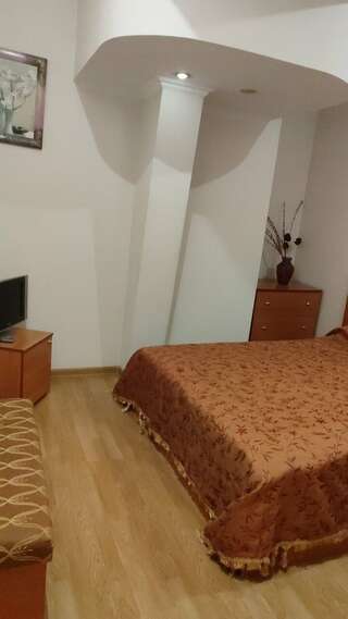 Гостиница Театральная Ессентуки Семейный люкс-7