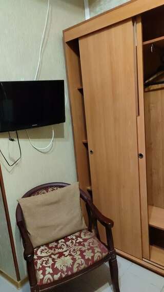 Гостиница Театральная Ессентуки Бюджетный двухместный номер с 2 отдельными кроватями-3