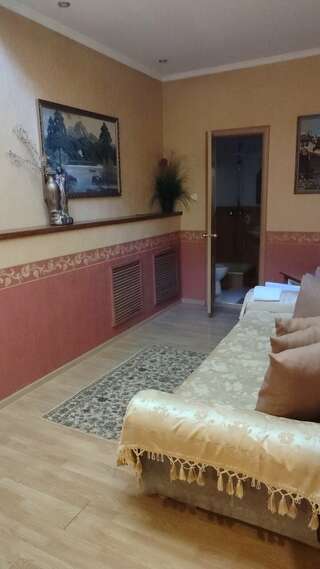 Гостиница Театральная Ессентуки Семейный люкс-1